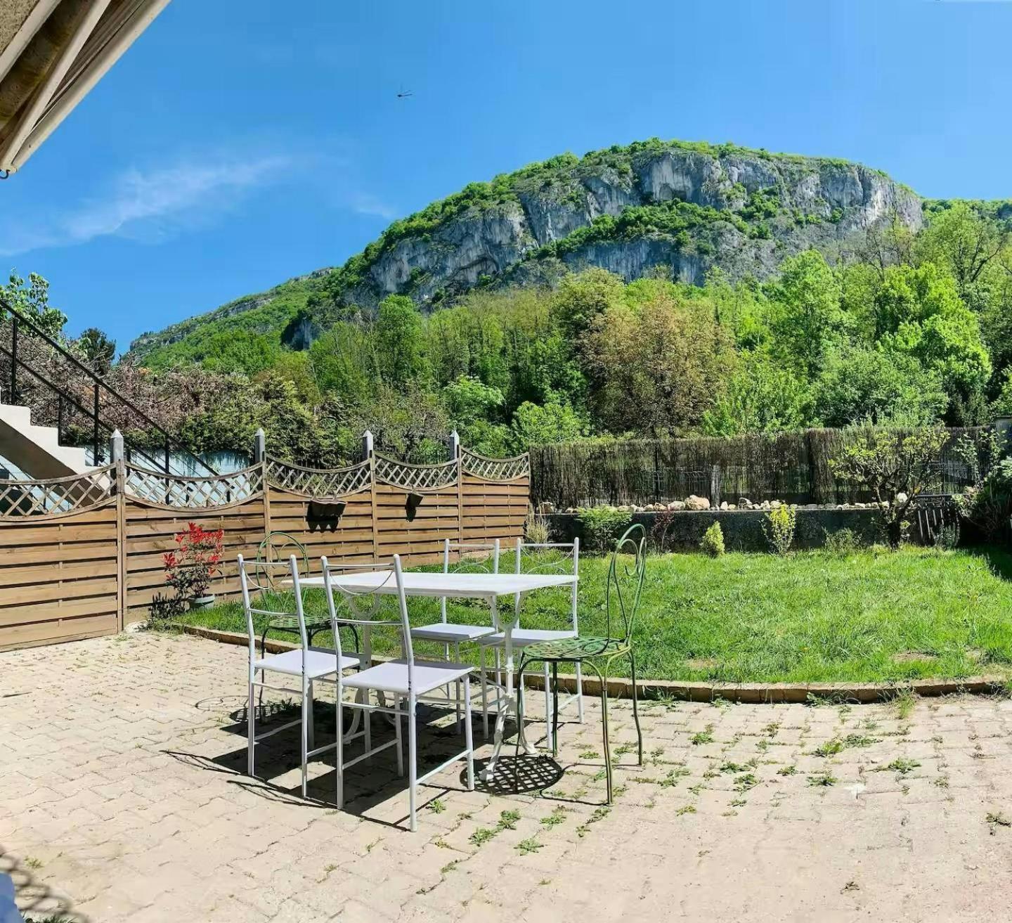 Ferienwohnung Le Coccoon Ain Virignin Exterior foto